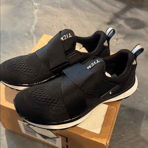 NEW - Never worn - Black TIEM’s Slipstream Size 5.5 US / 36.5 EU